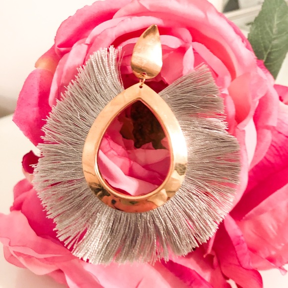 NWOT Gray and Gold Fringe Earrings - Picture 3 of 4